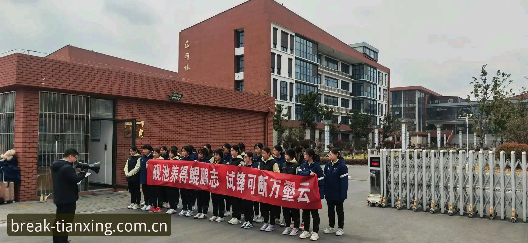 揭秘天行体育中国区官网首页2025版本：数据延迟0.3秒背后的真相